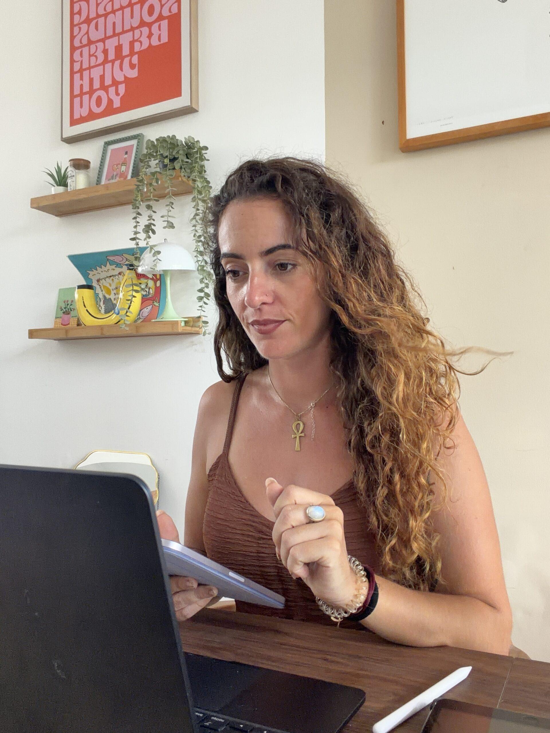 Johanna Vlastos, hypnothérapeute en visio